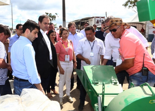 Paulo Câmara anuncia conjunto de ações e fortalece agropecuária de Pernambuco