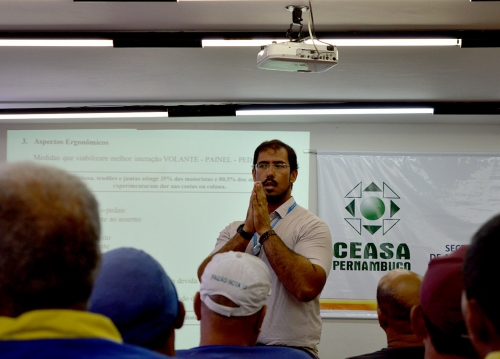 Ceasa e UNINABUCO oferecem oficina de segurança do trabalho para trabalhadores do entreposto