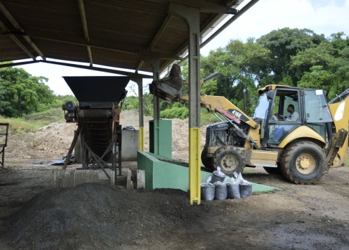 Programa do Ceasa-PE transforma resíduos em adubo distribuído com pequenos produtores