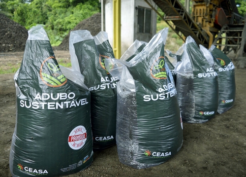 Programa do Ceasa-PE transforma resíduos em adubo distribuído com pequenos produtores